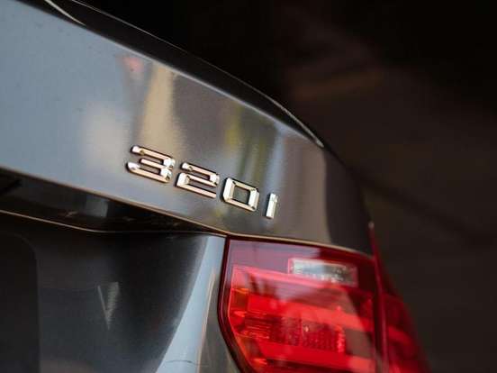 BMW-320i-2016