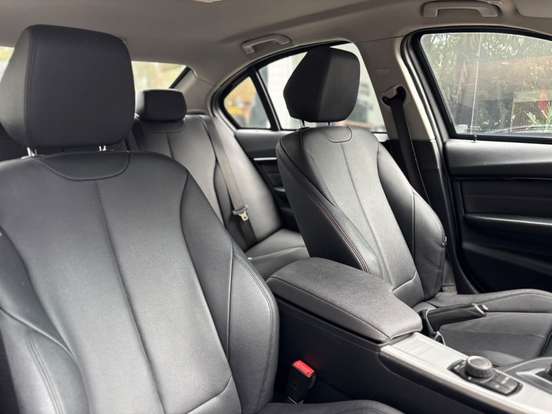 BMW-320i-2017