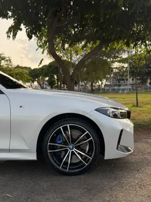 BMW-330e-2024