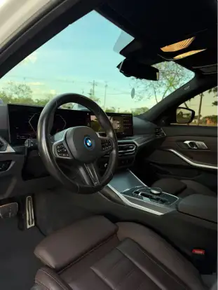 BMW-330e-2024