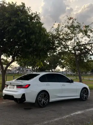 BMW-330e-2024