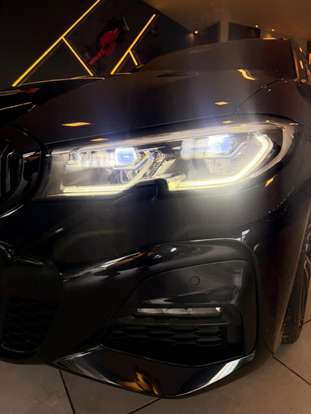 BMW-330e-2021