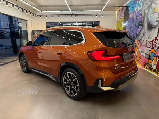 BMW-iX1-2023