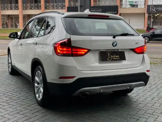 BMW-X1-2.0 18I S-DRIVE 4X2 16V GASOLINA 4P AUTOMÁTICO BMW-X1-2013