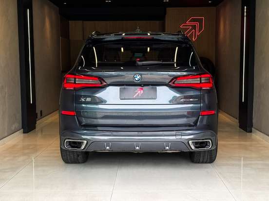 BMW-X5-2021