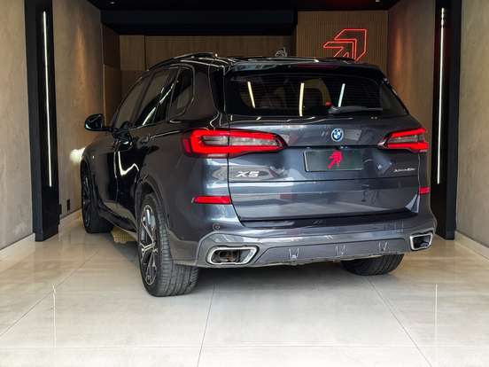 BMW-X5-2021