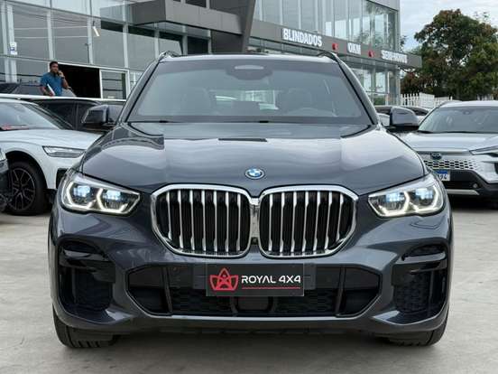 BMW-X5-2021