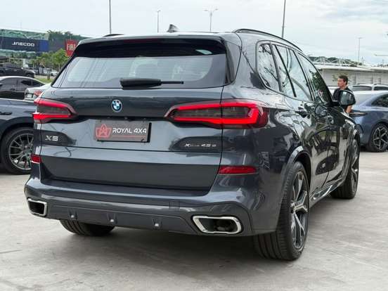 BMW-X5-2021