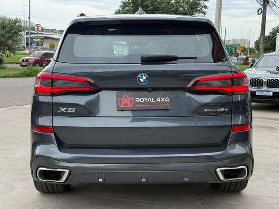 BMW-X5-2021