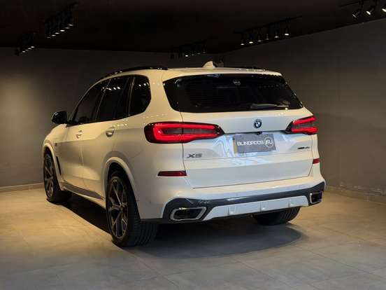 BMW-X5-2021