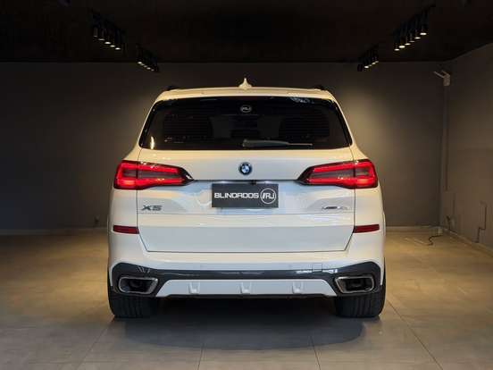 BMW-X5-2021