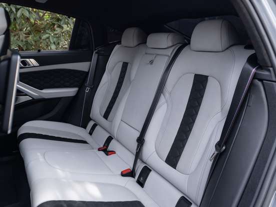 BMW-X6-2022