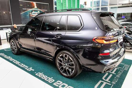 BMW-X7-2023
