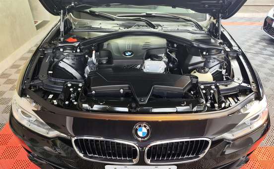 BMW-320i-2013