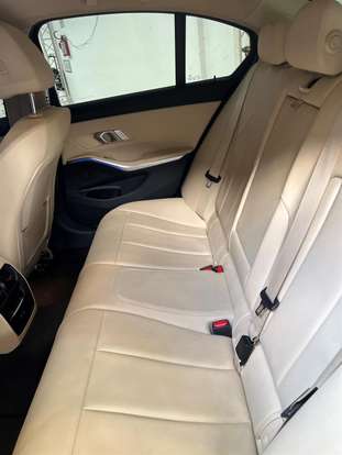 BMW-320i-2021