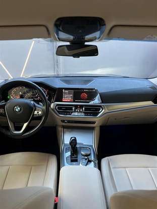 BMW-320i-2021