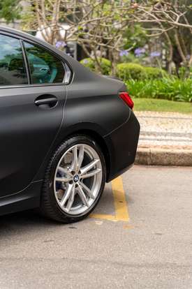 BMW-320i-2024