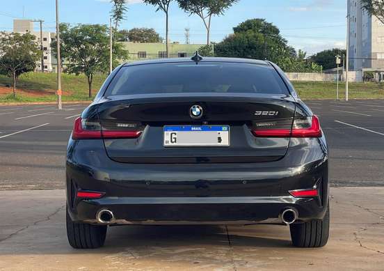 BMW-320i-2020