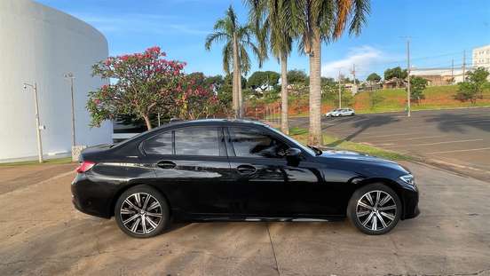 BMW-320i-2020