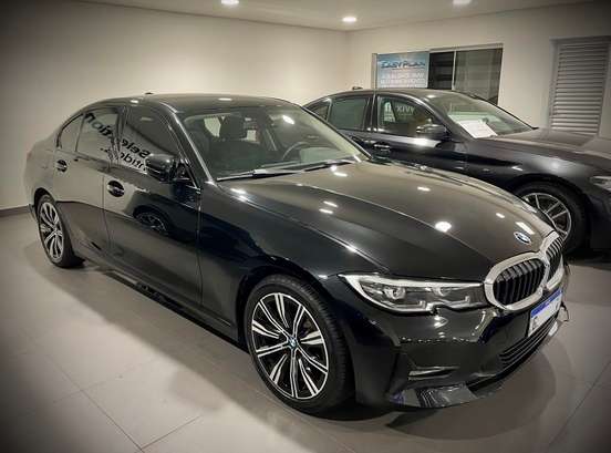 BMW-320i-2020