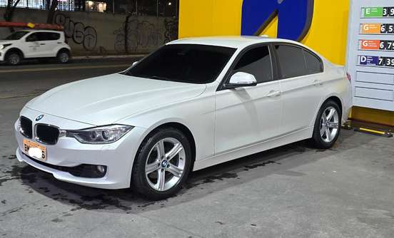 BMW-320i-2013