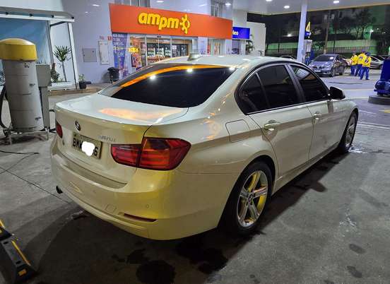 BMW-320i-2013