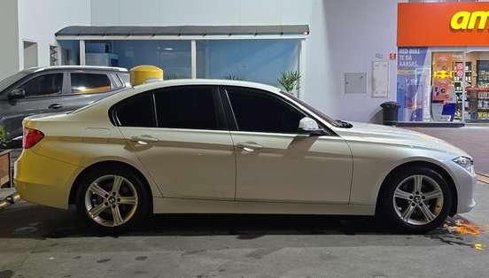 BMW-320i-2013