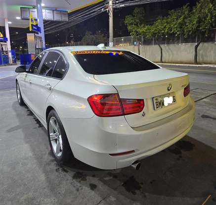BMW-320i-2013