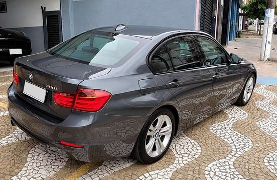 BMW-320i-2013
