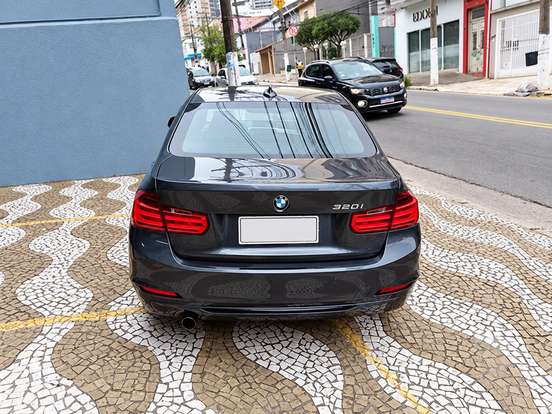 BMW-320i-2013
