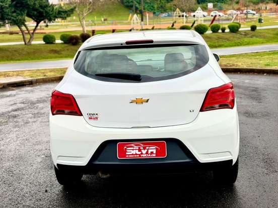 CHEVROLET-ONIX-2018