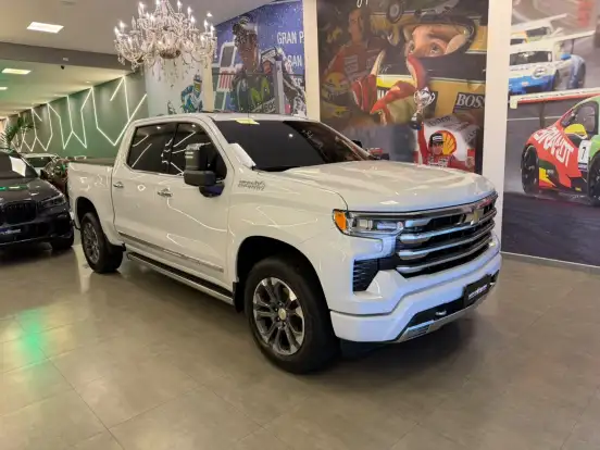CHEVROLET-SILVERADO-5.3 V8 GASOLINA 1500 HIGH COUNTRY 4X4 AUTOMÁTICO CHEVROLET-SILVERADO-2025