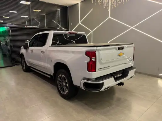 CHEVROLET-SILVERADO-5.3 V8 GASOLINA 1500 HIGH COUNTRY 4X4 AUTOMÁTICO CHEVROLET-SILVERADO-2025