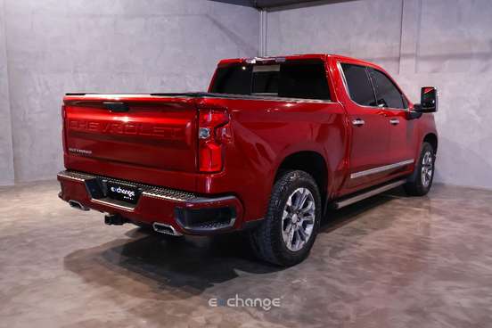 CHEVROLET-SILVERADO-5.3 V8 GASOLINA 1500 HIGH COUNTRY 4X4 AUTOMÁTICO CHEVROLET-SILVERADO-2023