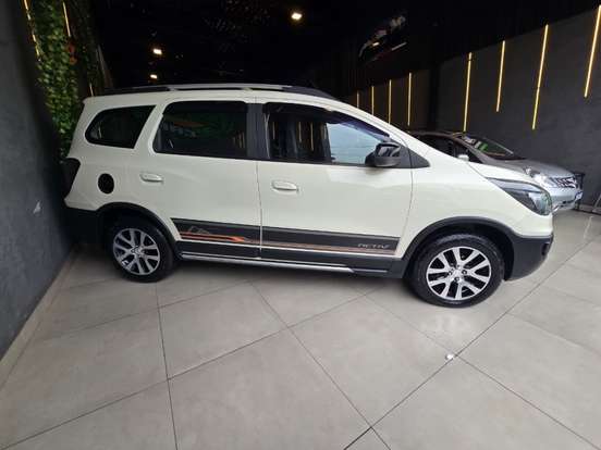 CHEVROLET-SPIN-2015