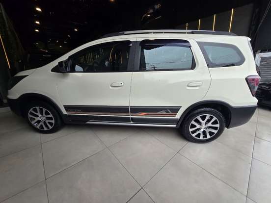 CHEVROLET-SPIN-2015