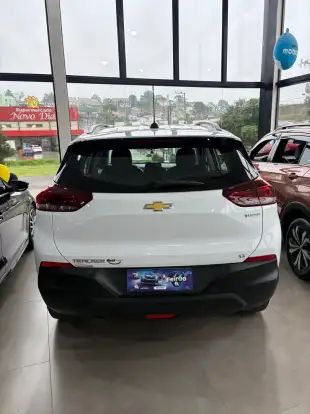 CHEVROLET-TRACKER-2023