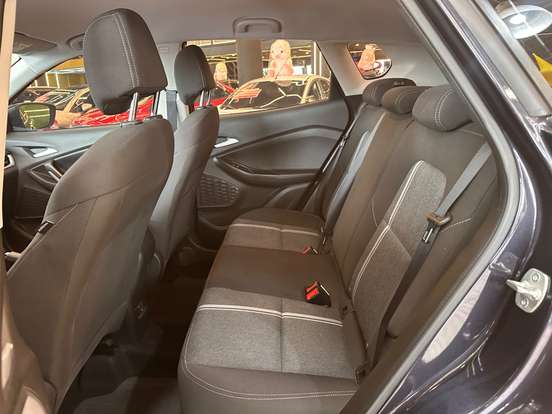 CHEVROLET-TRACKER-2023
