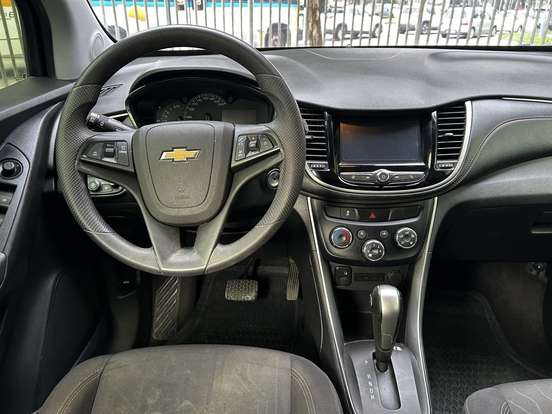 CHEVROLET-TRACKER-2019