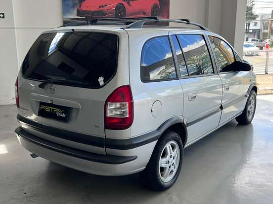 CHEVROLET-ZAFIRA-2.0 MPFI 8V GASOLINA 4P MANUAL CHEVROLET-ZAFIRA-2004