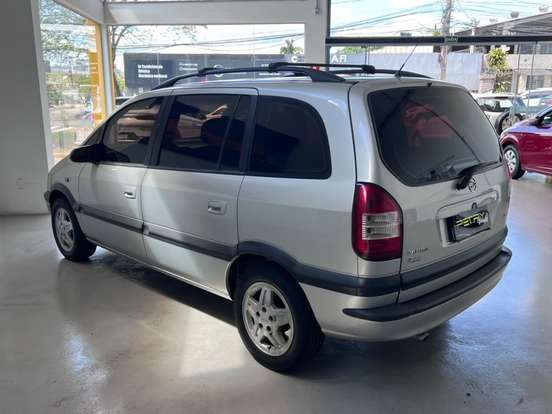 CHEVROLET-ZAFIRA-2.0 MPFI 8V GASOLINA 4P MANUAL CHEVROLET-ZAFIRA-2004