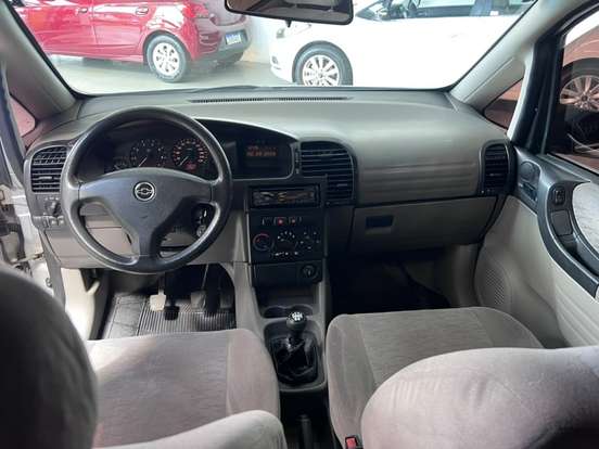CHEVROLET-ZAFIRA-2.0 MPFI 8V GASOLINA 4P MANUAL CHEVROLET-ZAFIRA-2004