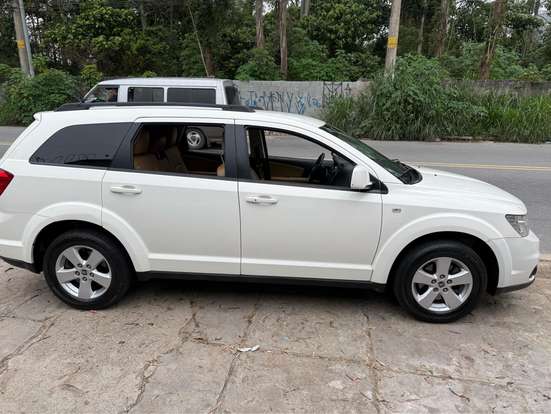 FIAT-FREEMONT-2.4 PRECISION 16V GASOLINA 4P AUTOMÁTICO FIAT-FREEMONT-2012
