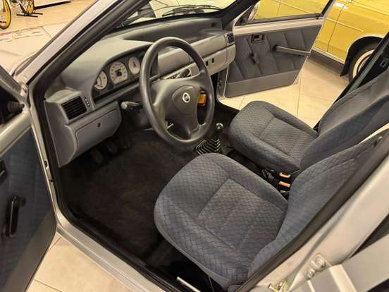 FIAT-UNO-1.0 MPI MILLE FIRE 8V GASOLINA 4P MANUAL FIAT-UNO-2002