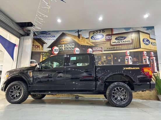 FORD-F-150-5.0 V8 GASOLINA CD LARIAT BLACK FX4 AUTOMÁTICO FORD-F-150-2025