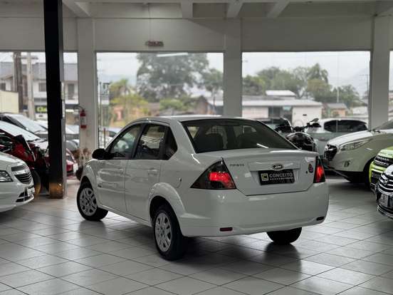 FORD-FIESTA-2012