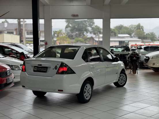 FORD-FIESTA-2012