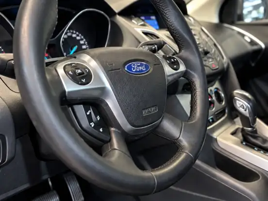 FORD-FOCUS-1.6 SE 16V FLEX 4P POWERSHIFT FORD-FOCUS-2014