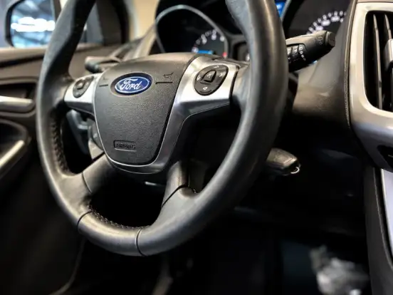 FORD-FOCUS-1.6 SE 16V FLEX 4P POWERSHIFT FORD-FOCUS-2014