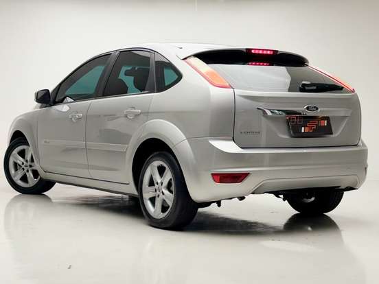 FORD-FOCUS-2010